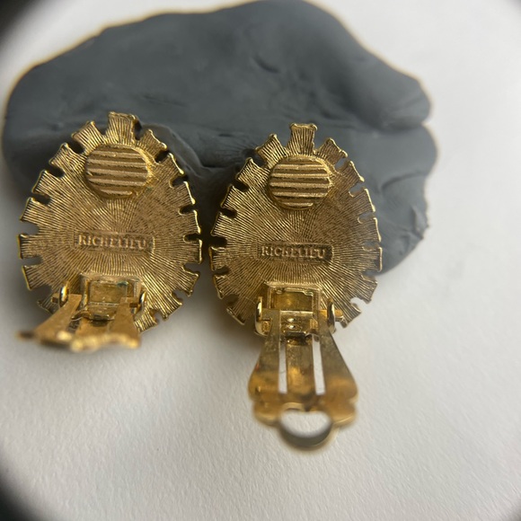 Vintage Richelieu Signed Gold Tone Faux Pearl Clip On Earrings - Picture 3 of 5